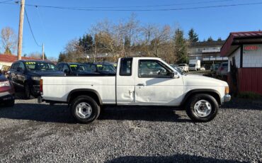 Nissan-pickup-1991-white
