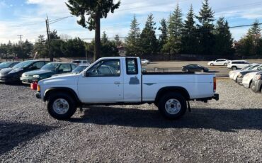 Nissan-pickup-1991-white-4