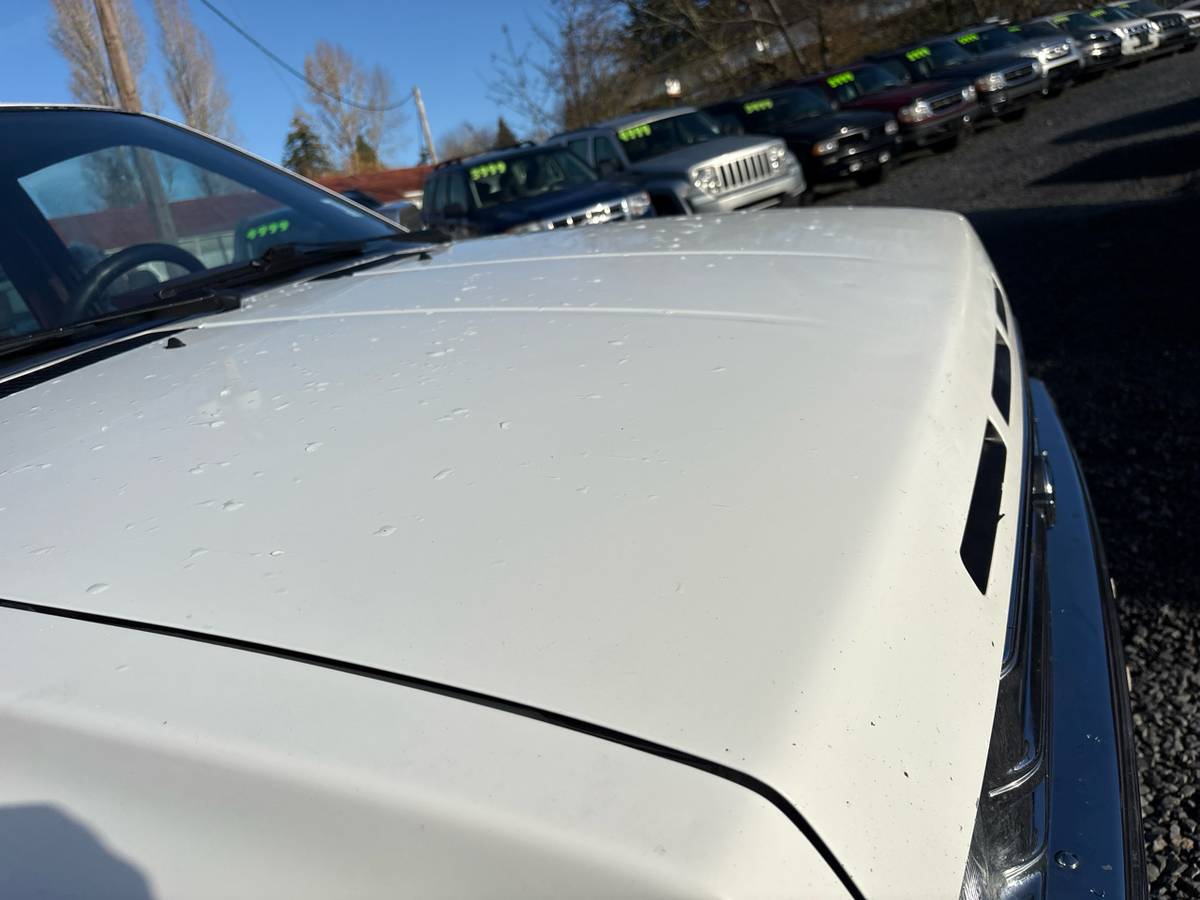 Nissan-pickup-1991-white-5