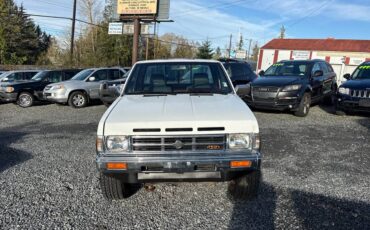 Nissan-pickup-1991-white-7