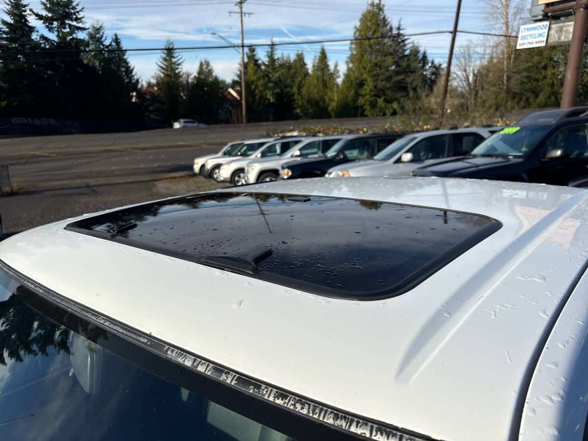 Nissan-pickup-1991-white-9