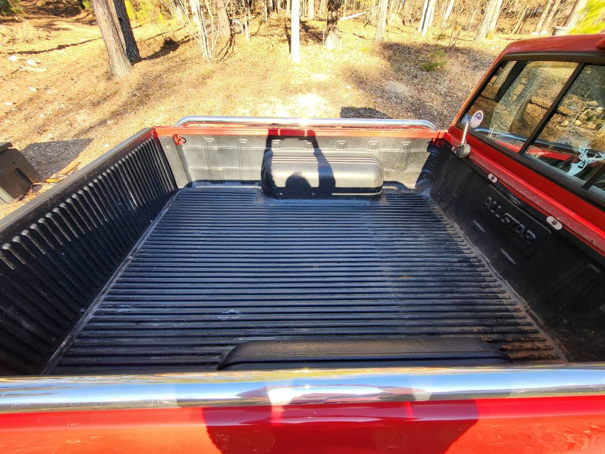 Nissan-pickup-1995-red-2