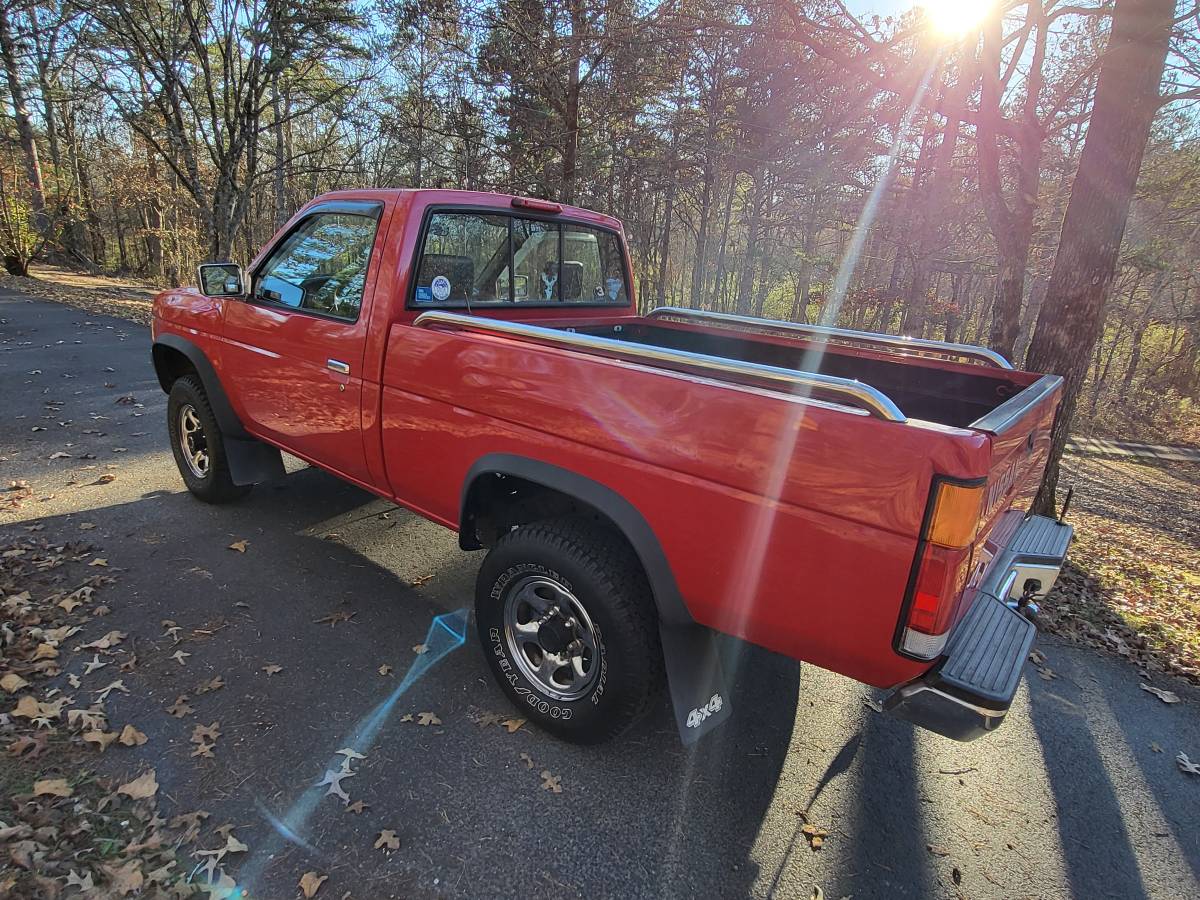 Nissan-pickup-1995-red-3