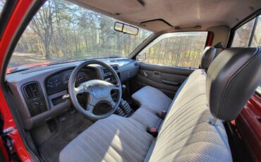Nissan-pickup-1995-red-4