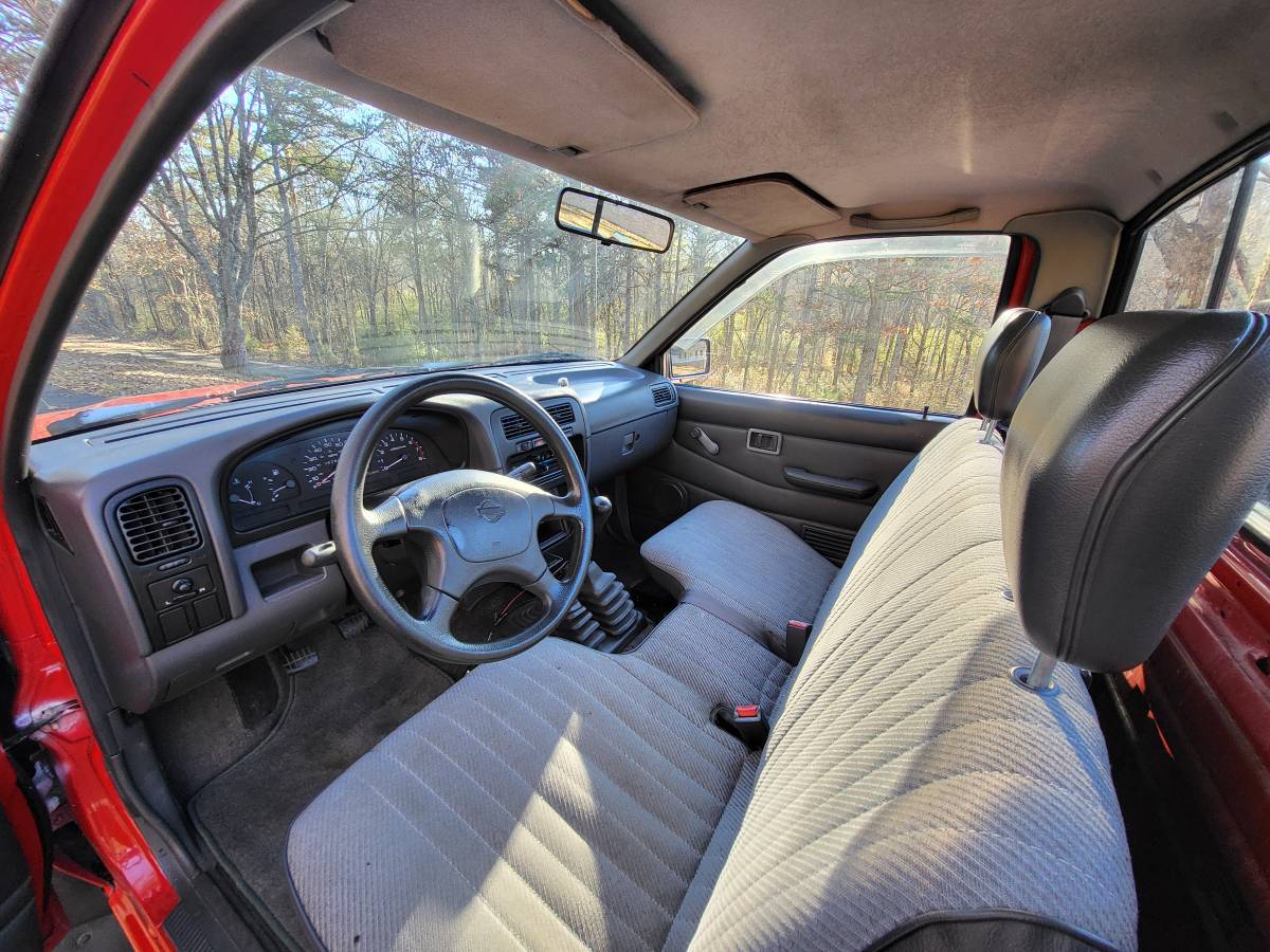 Nissan-pickup-1995-red-4