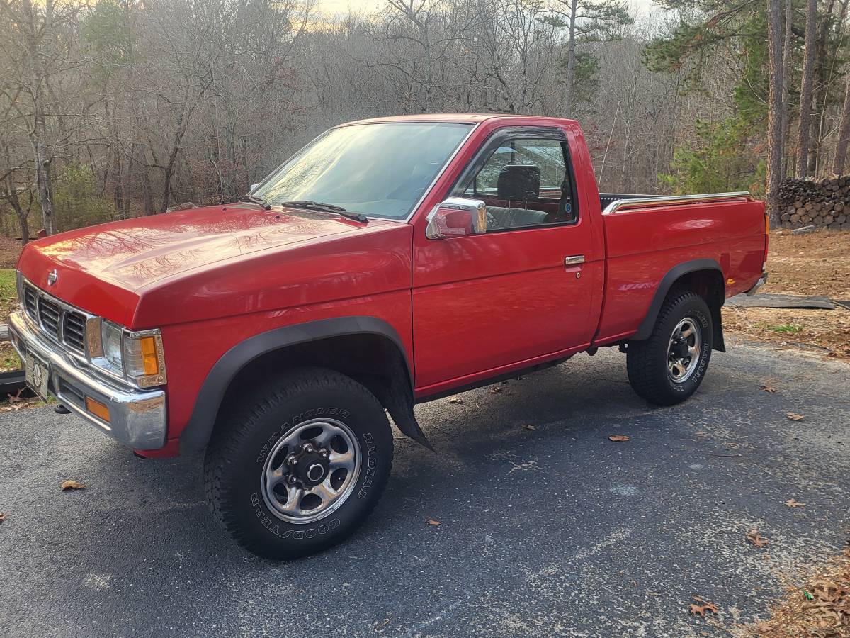 Nissan-pickup-1995-red-9