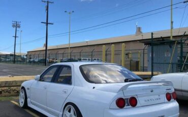 Nissan-skyline-1994-white-1