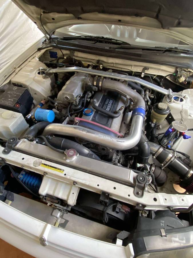 Nissan-skyline-1994-white-3