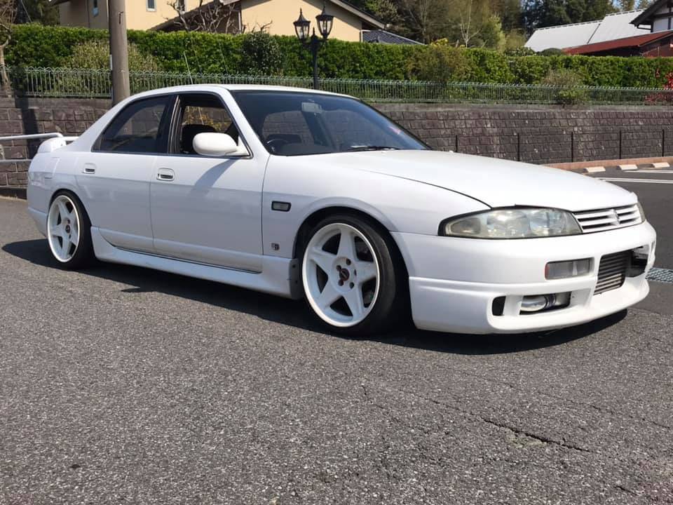 Nissan-skyline-1994-white-4