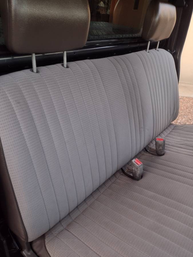 Nissan-truck-1993-10