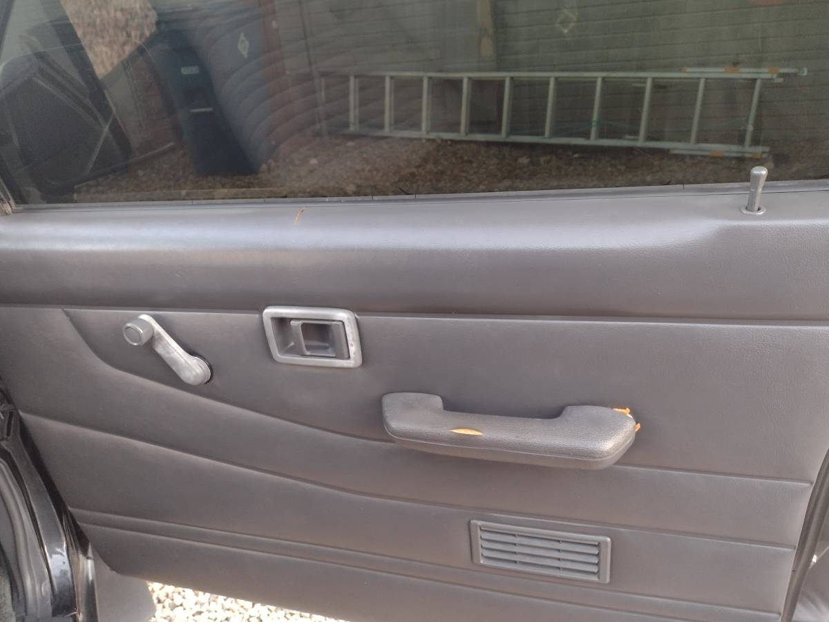 Nissan-truck-1993-11