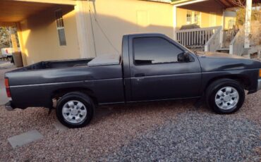 Nissan-truck-1993-12