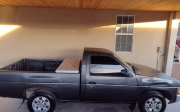 Nissan-truck-1993-13