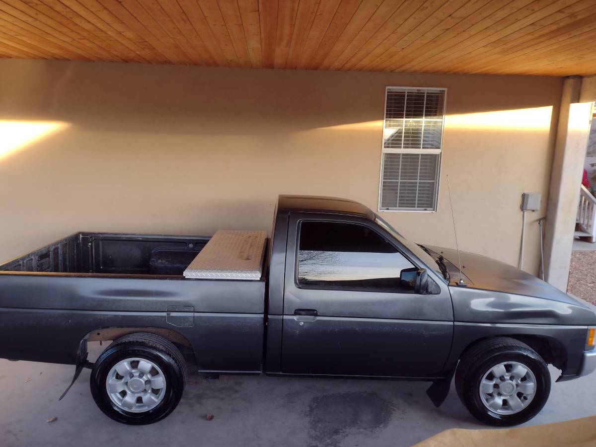 Nissan-truck-1993-13