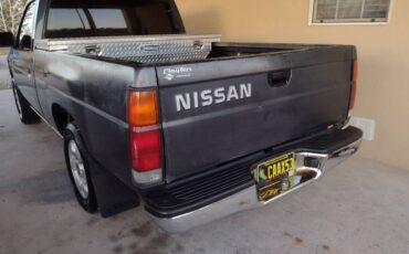 Nissan-truck-1993-5