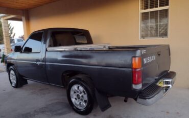 Nissan-truck-1993-6