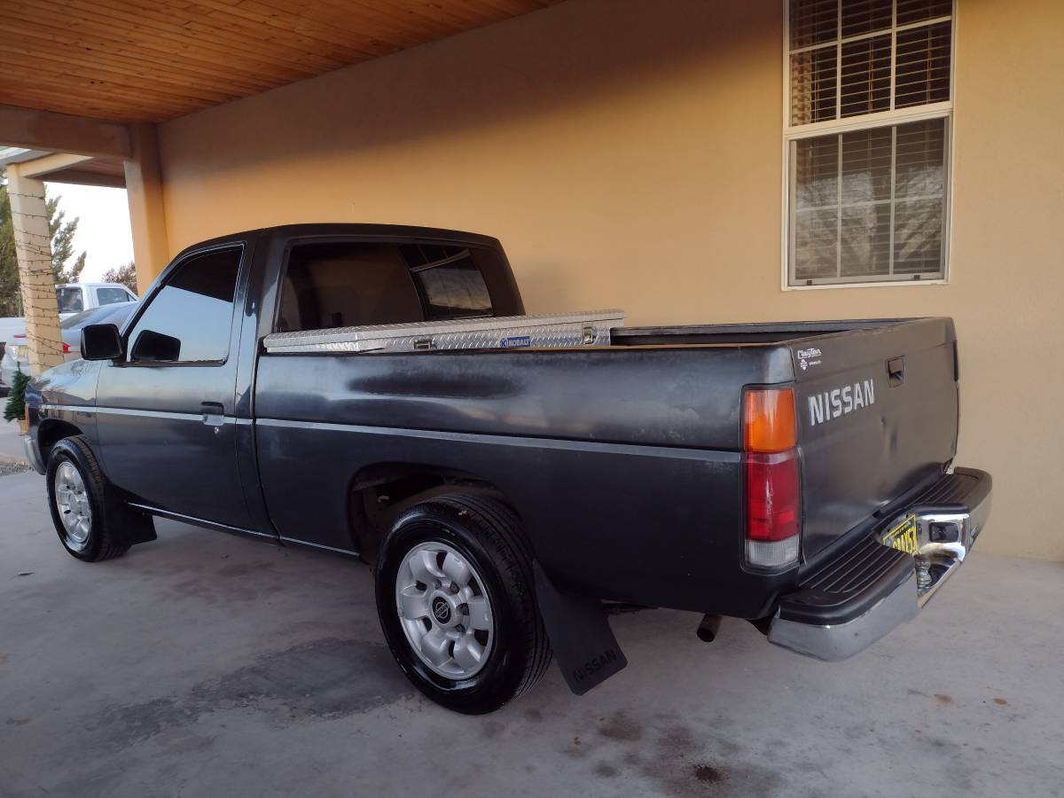 Nissan-truck-1993-6