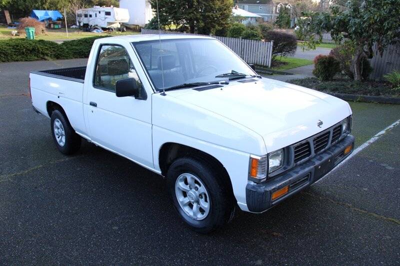 Nissan-truck-xe-114k-miles-1996-white-1