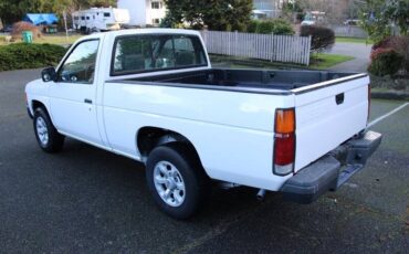 Nissan-truck-xe-114k-miles-1996-white-10