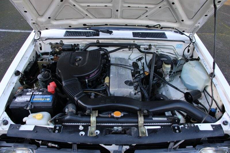 Nissan-truck-xe-114k-miles-1996-white-14