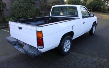 Nissan-truck-xe-114k-miles-1996-white-2