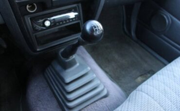 Nissan-truck-xe-114k-miles-1996-white-3