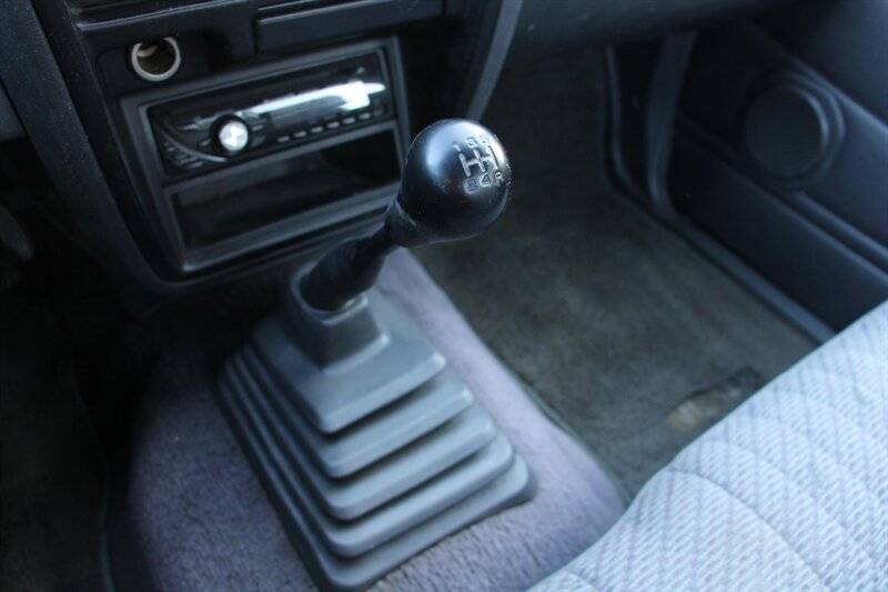 Nissan-truck-xe-114k-miles-1996-white-3