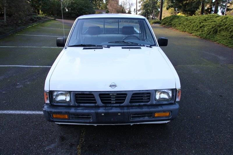 Nissan-truck-xe-114k-miles-1996-white-4