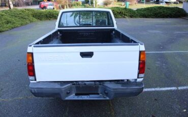 Nissan-truck-xe-114k-miles-1996-white-5