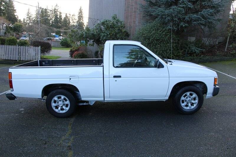 Nissan-truck-xe-114k-miles-1996-white-6