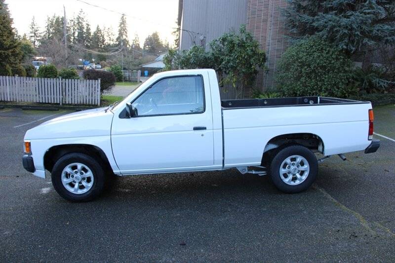Nissan-truck-xe-114k-miles-1996-white-7