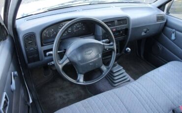 Nissan-truck-xe-114k-miles-1996-white-8
