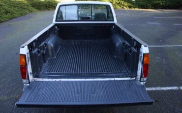 Nissan-truck-xe-114k-miles-1996-white-9