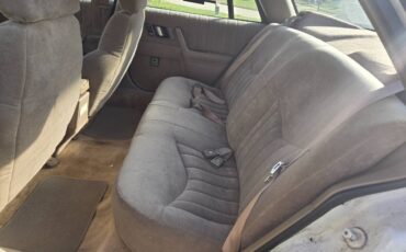 Oksmobile-sedan-1993-white