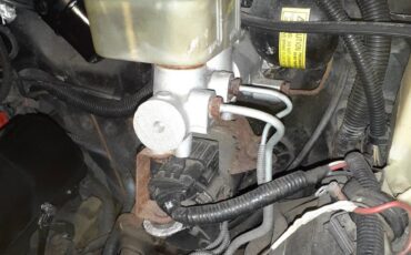 Olds-custom-cruiser-1986-blue-1