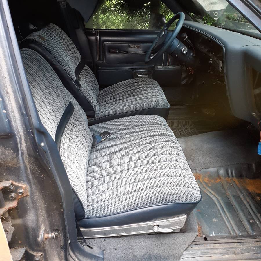 Olds-custom-cruiser-1986-blue-11