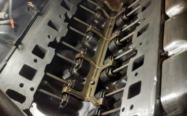 Olds-custom-cruiser-1986-blue-13