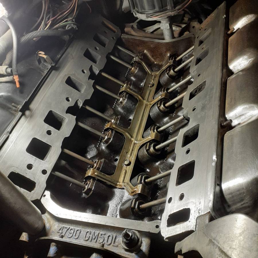 Olds-custom-cruiser-1986-blue-13