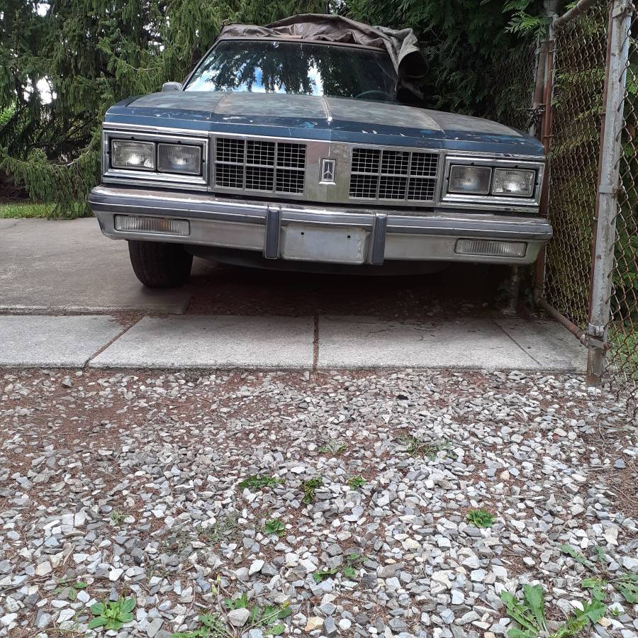 Olds-custom-cruiser-1986-blue-16