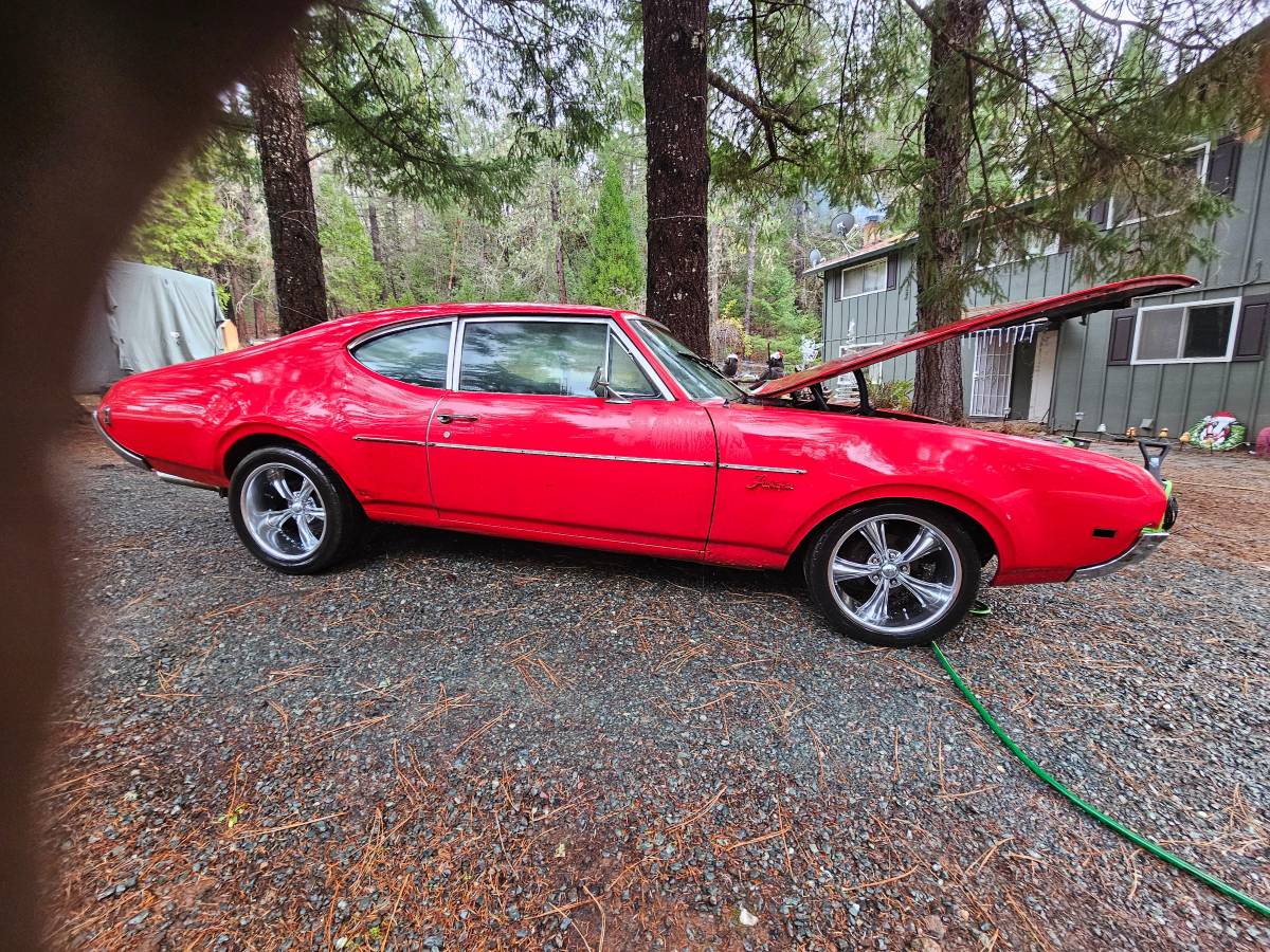 Olds-cutlass-1967-silver-9