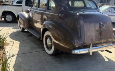 Oldsmobile-1937-brown-1