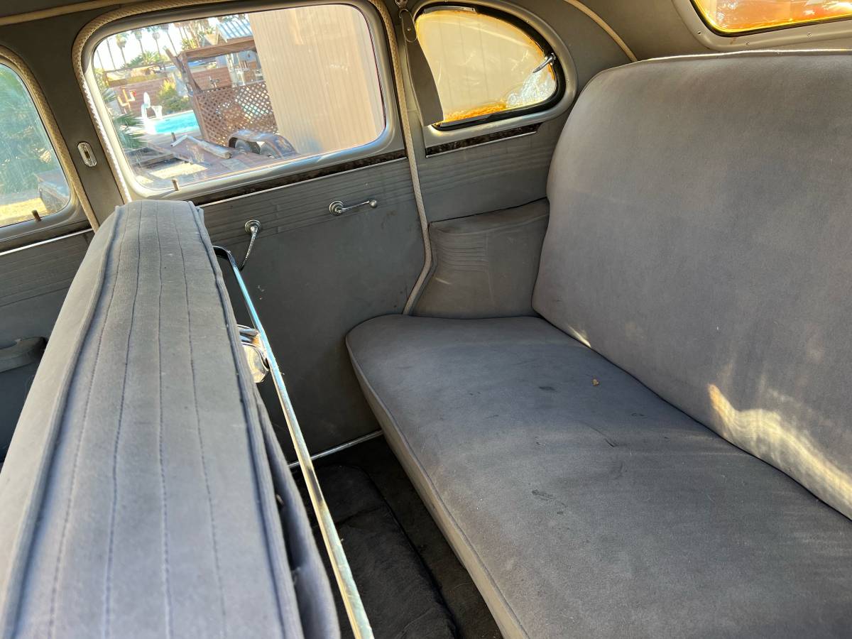 Oldsmobile-1937-red-11