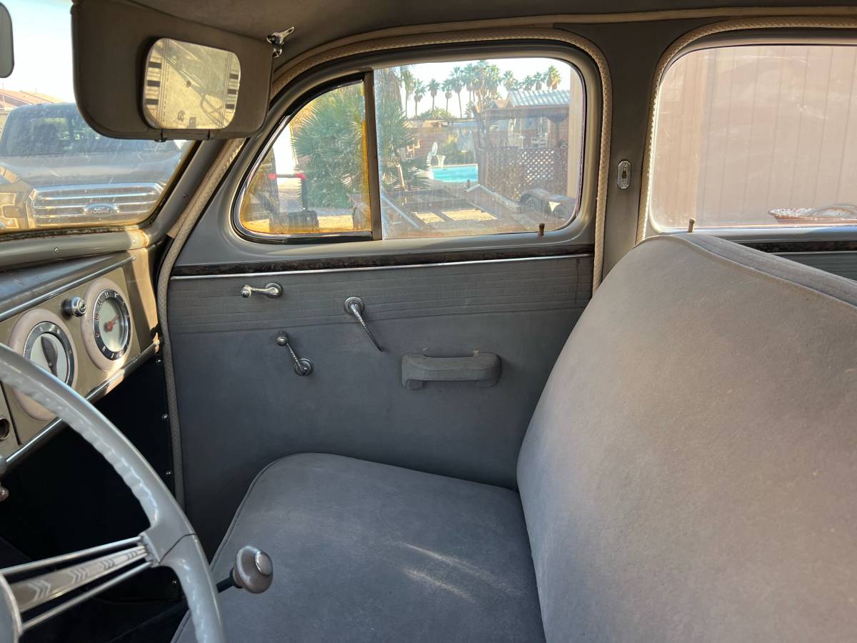 Oldsmobile-1937-red-12