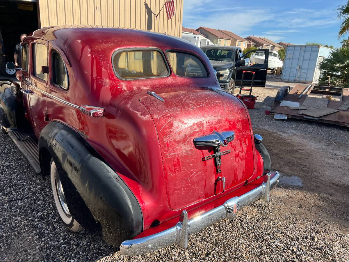 Oldsmobile-1937-red-14
