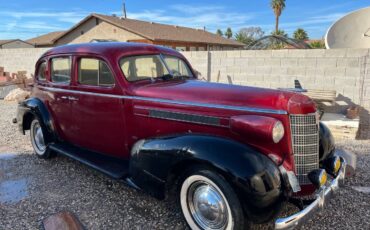Oldsmobile-1937-red-4