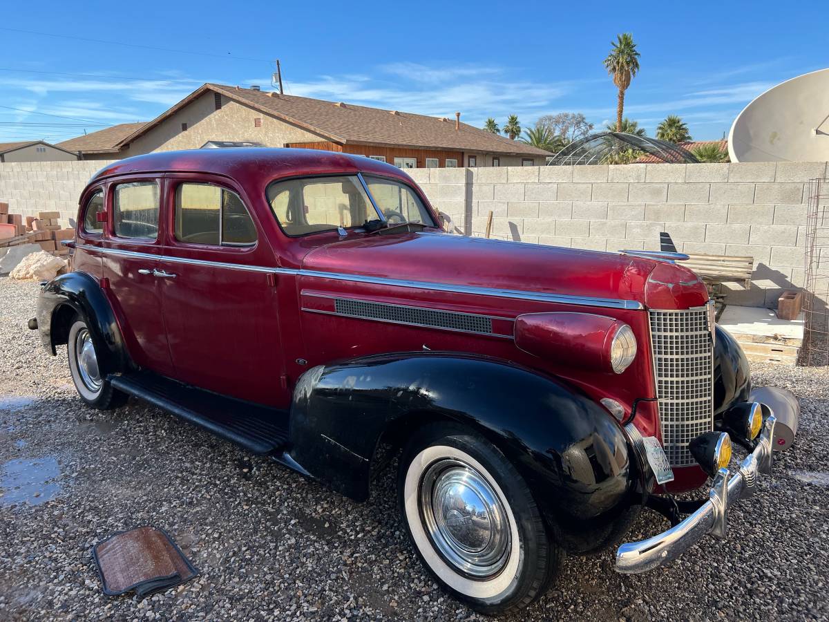 Oldsmobile-1937-red-4