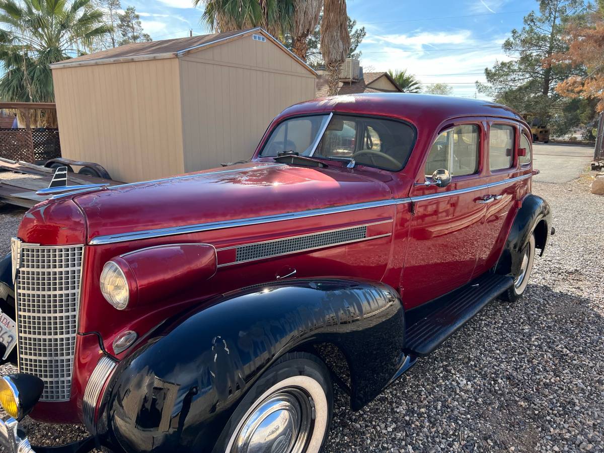 Oldsmobile-1937-red-5