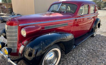 Oldsmobile-1937-red-8