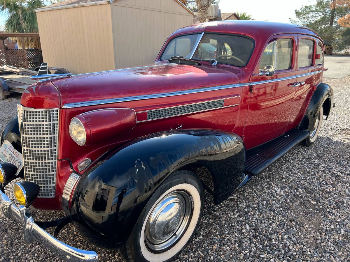 Oldsmobile-1937-red-8
