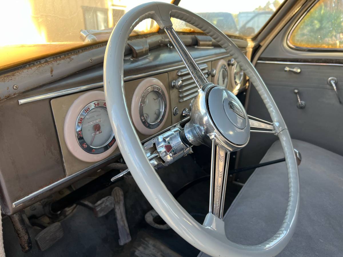 Oldsmobile-1937-red-9